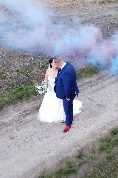 Hochzeitsfoto mit Rauchfackel